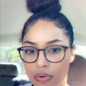 Meet your Posher, Alexia